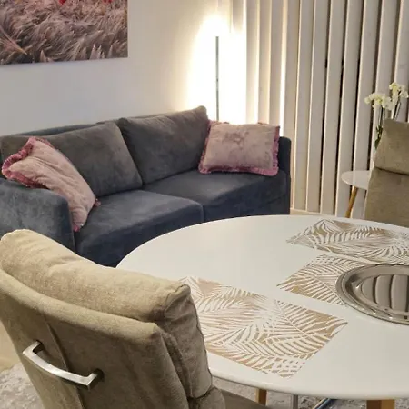Moderns Un Kluss Dzivoklis 37 M2 Apartment